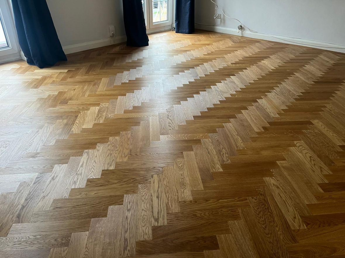 Natural oak herringbone