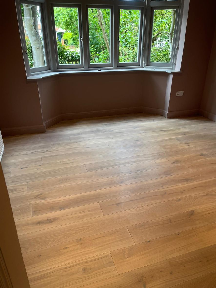 Engineered oak plank, bay window